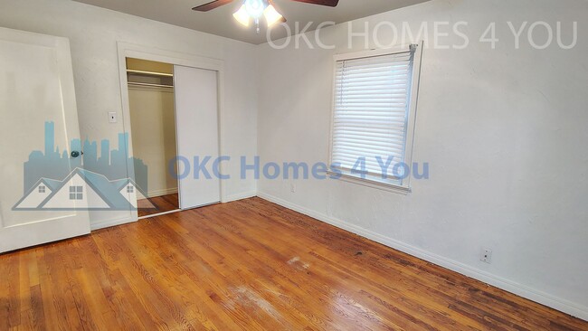 Building Photo - Charming 2 Bedroom near I-44 & May Ave.