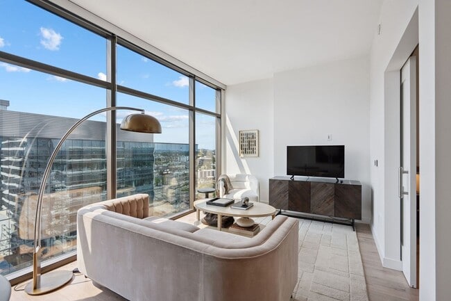 Building Photo - 1212 Demonbreun St