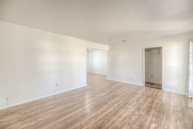 Building Photo - 25634 Chestnut Ln