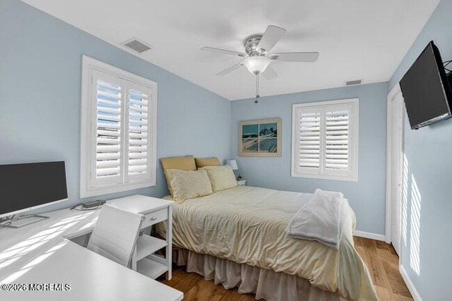 Building Photo - 28 E Bonita Way