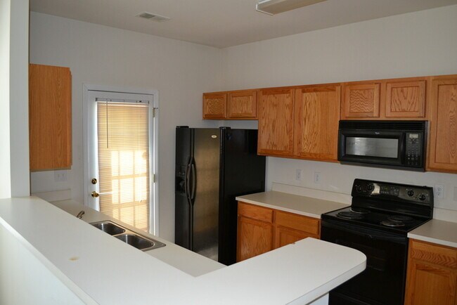 Building Photo - Great Townhome in Abbotts Glen!