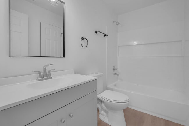 Building Photo - Hillside Dr