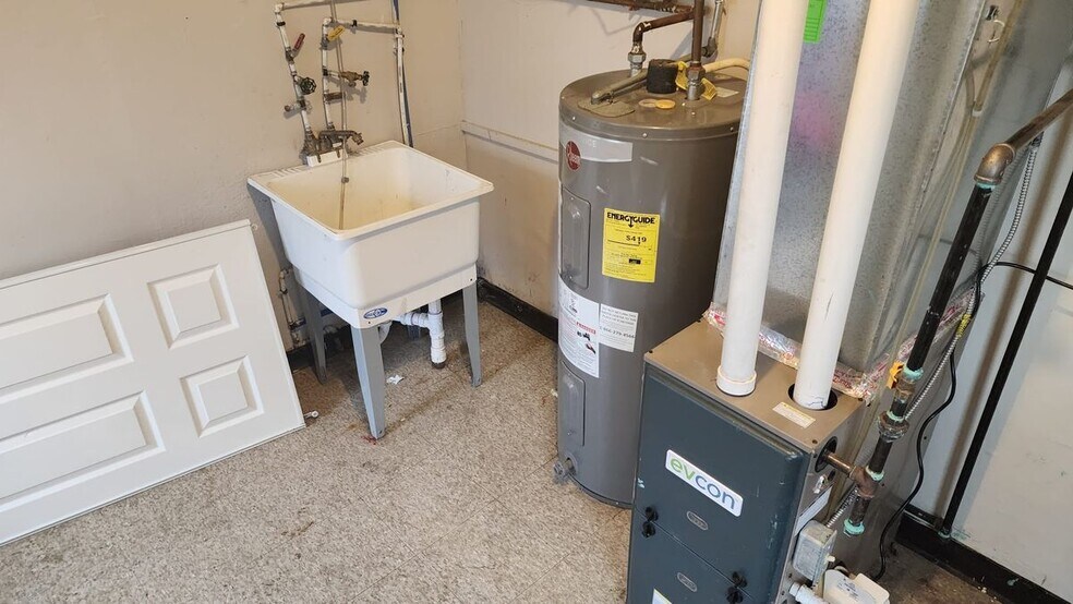 Building Photo - 7542 Meadow Ave