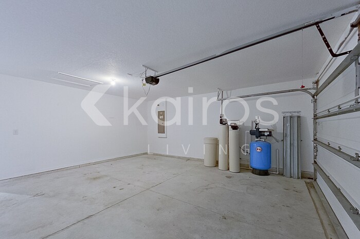 Building Photo - 8136 102nd Ave