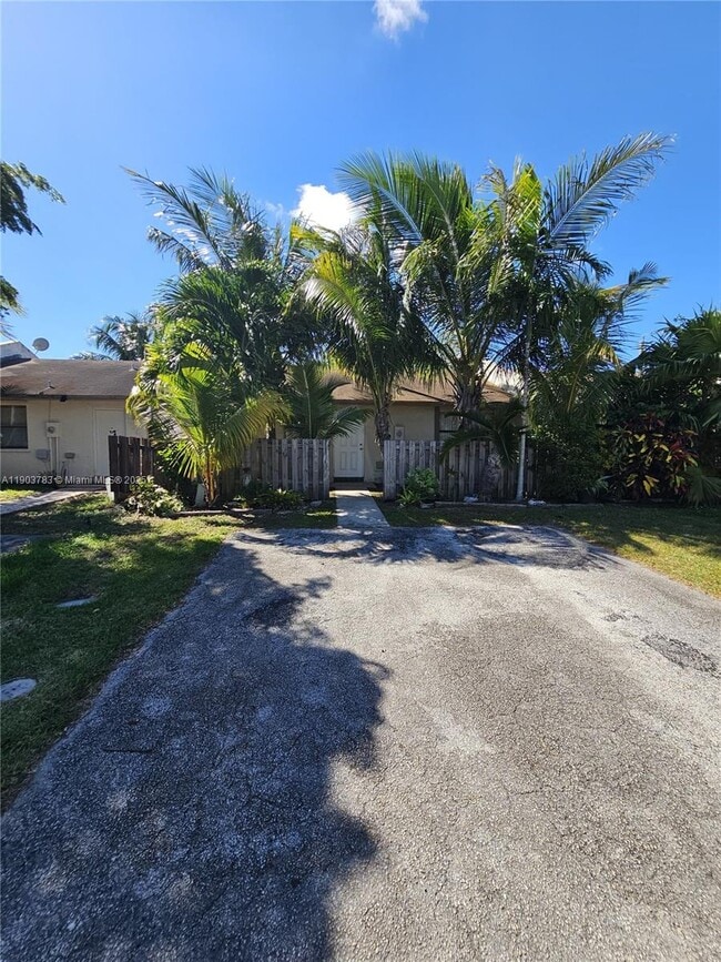 Building Photo - 1630 Sandpiper Blvd