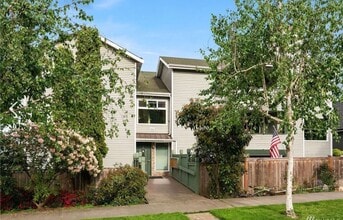 Building Photo - Updated, light flooded corner 1 bedroom 1 bath condo in Madison Valley