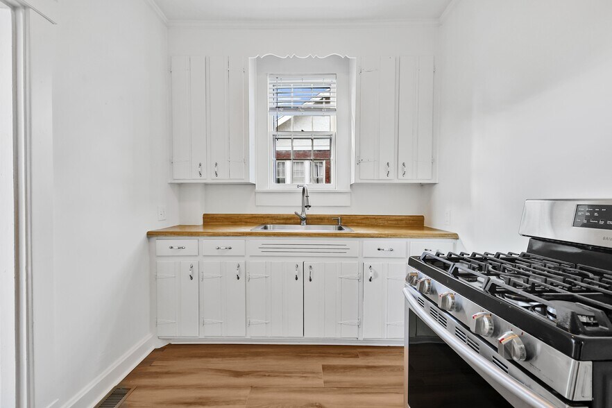 Building Photo - 1711 Primrose Ave