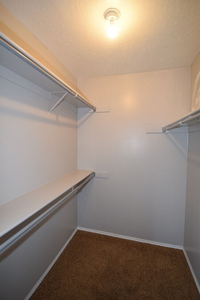 Building Photo - 3 Bedroom 2 Bath House in Midvale!!!