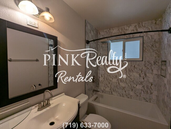 Building Photo - 2534 Ivanhoe Dr