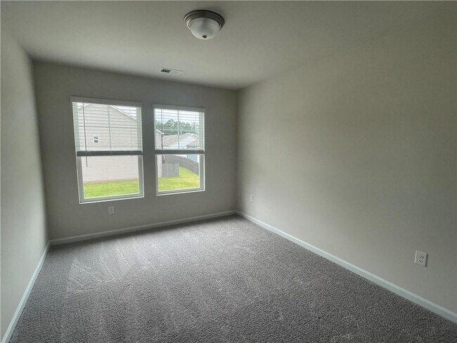 Building Photo - 4663 Fullerton Dr