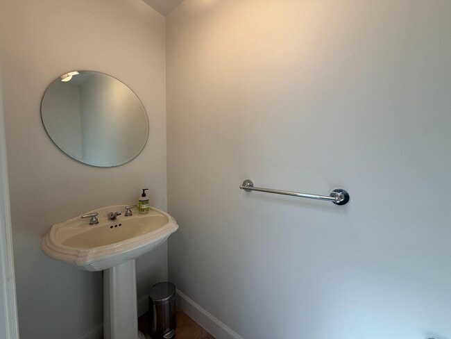 Building Photo - Luxury Pacific Heights 3BD/2.5BA with Private Rooftop Deck