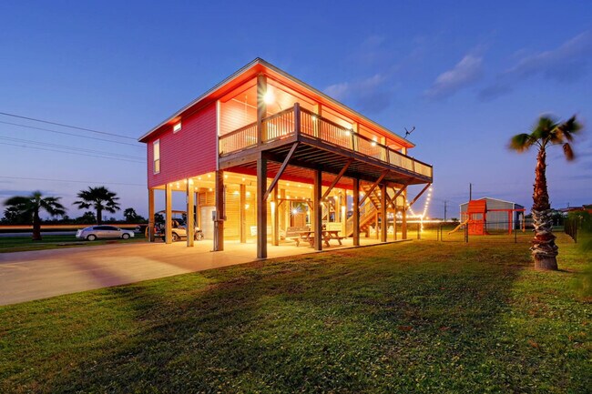 Building Photo - 994 Dolly St