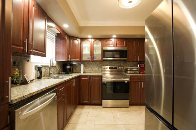 Building Photo - 2836 SW 4th Ct