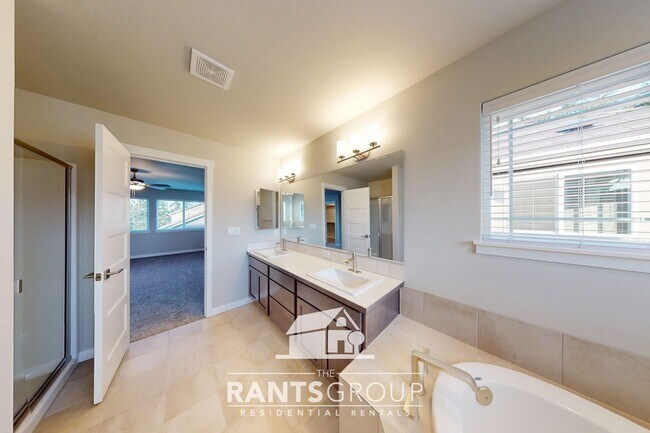 Building Photo - Beautiful Newer Construction!  Easy I5 access & JBLM Commute!