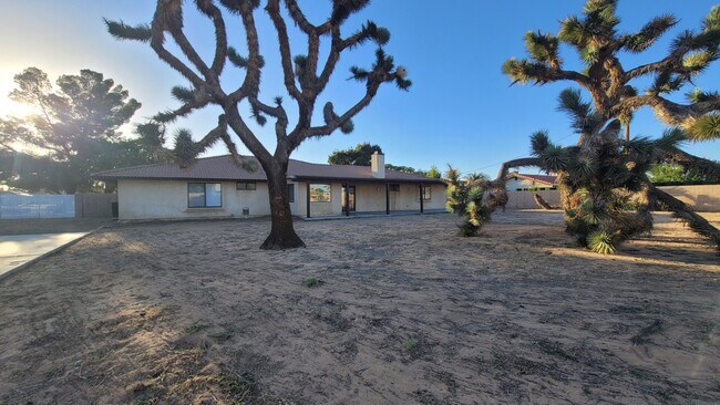 Building Photo - 13447 Shawnee Rd