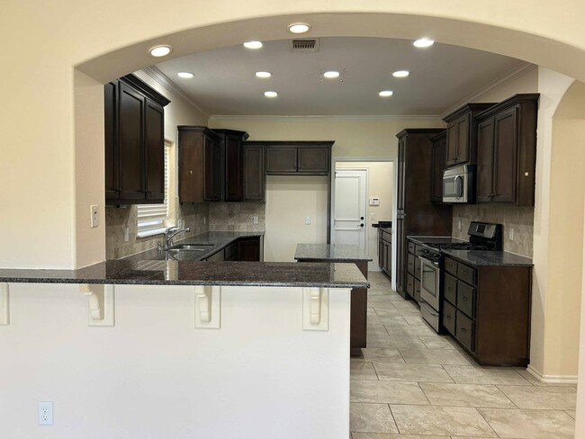 Building Photo - Elegant Living in the Heart of OKC – Impec...