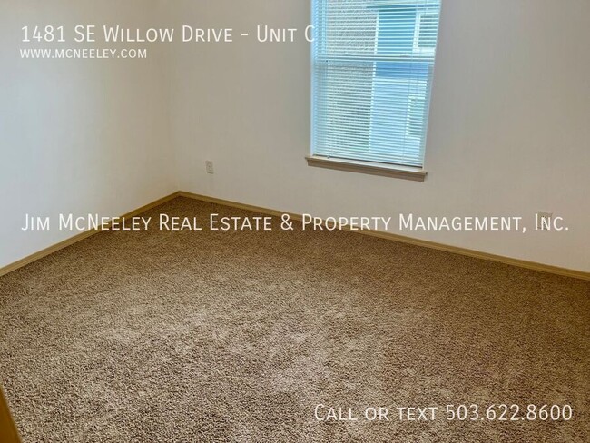 Building Photo - 1481 SE Willow Dr