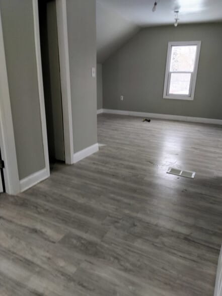 Building Photo - 19265 Riopelle St