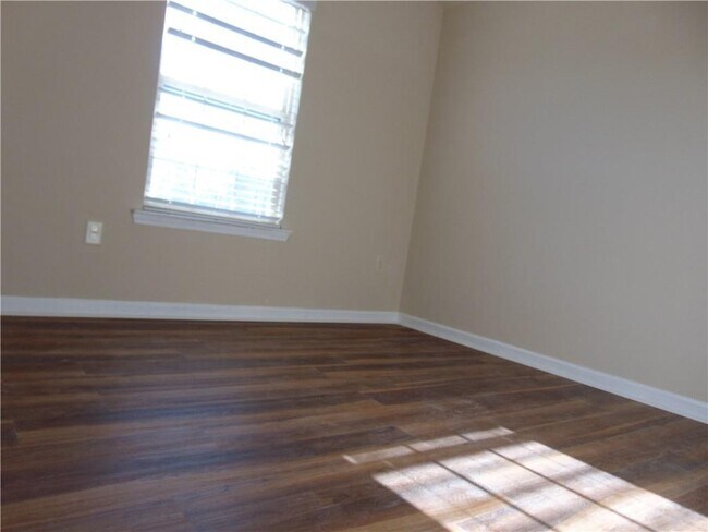 Building Photo - 1320 Napa Valley Dr SW