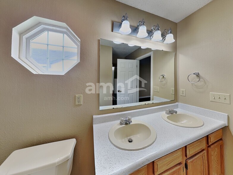 Building Photo - 151 E Pine Ridge Dr