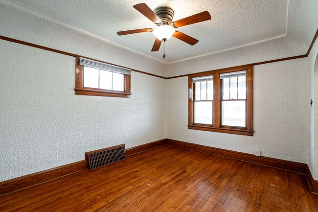 Building Photo - 3 Bedroom Single Family Home in West Allis