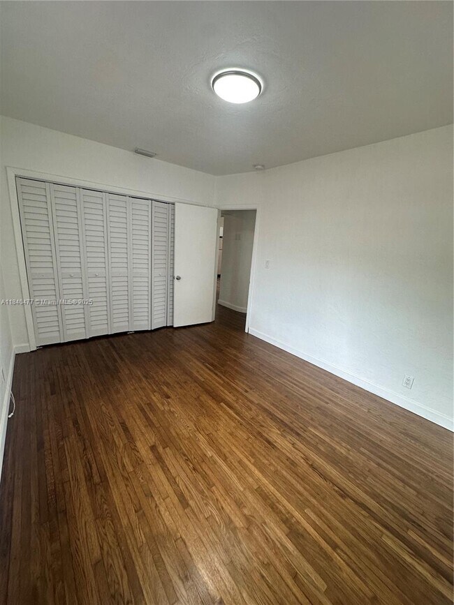 Building Photo - 711 SW 39th Ave