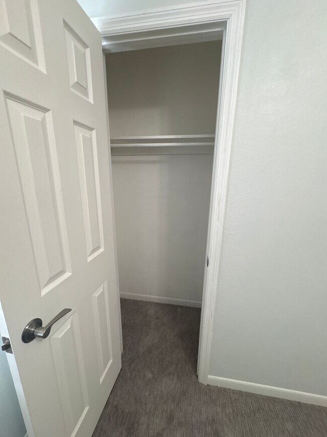 Building Photo - Beautiful 3 Beds 2 Baths home