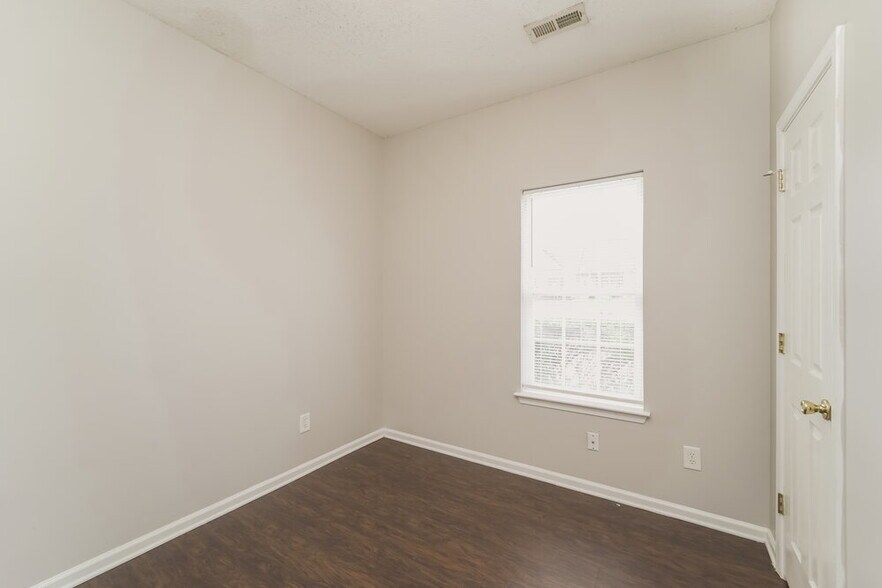 Building Photo - 6614 Hampton Way Dr