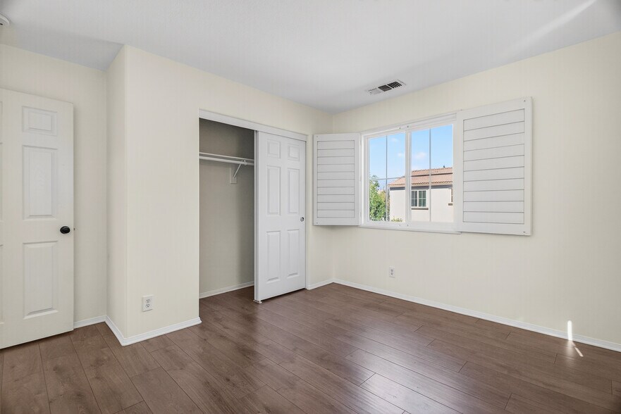 Building Photo - 1757 E Flora St