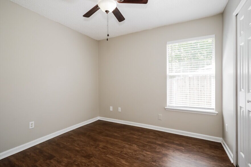 Building Photo - 7811 Invermere Blvd N