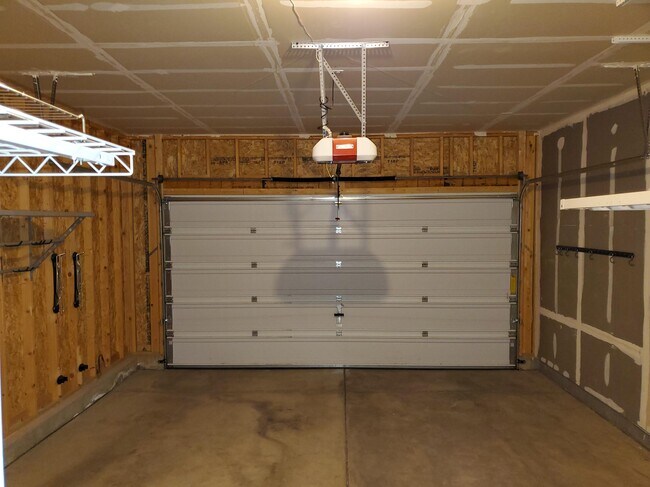 Building Photo - 511 E Hinsdale Ave