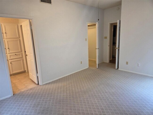 Building Photo - 8111 Baywood Dr