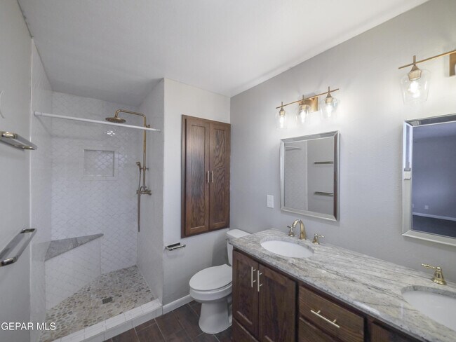 Building Photo - 3213 El Morro Rd