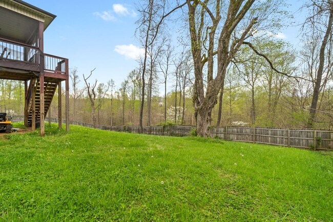 Building Photo - 1831 Camelot Dr