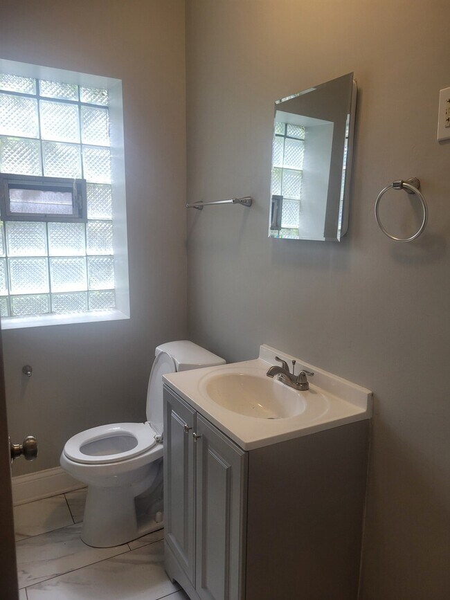 Building Photo - 7918 S Essex Ave