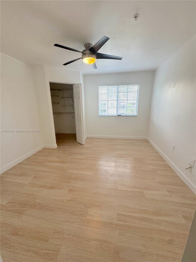 Building Photo - 620 SW 111th Ave