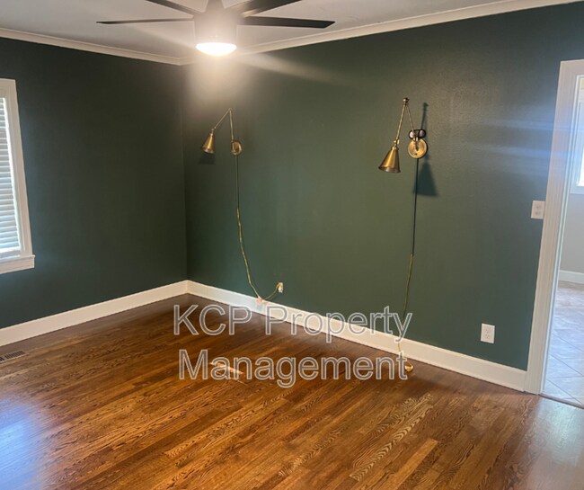 Building Photo - 2221 S U St