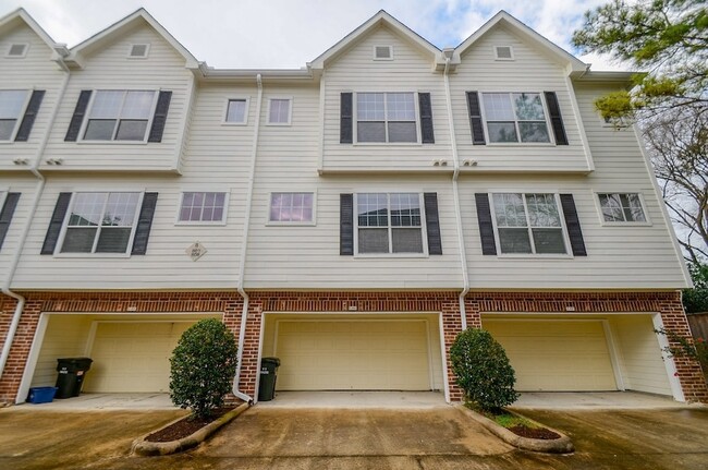 Building Photo - 9200 Westheimer Rd