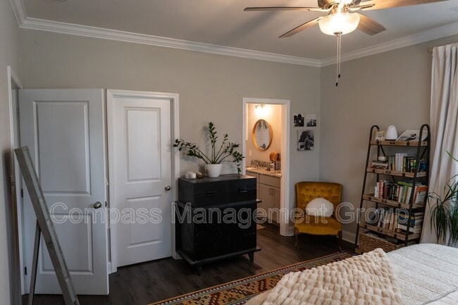 Building Photo - 933 E Churchwell Ave