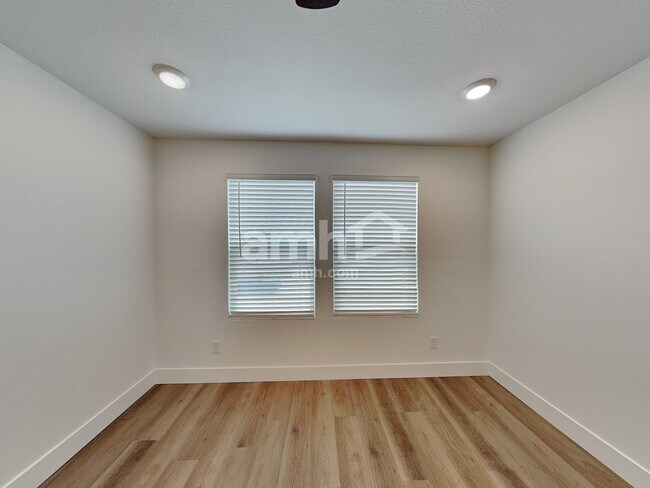 Building Photo - 11111 Magallanes St