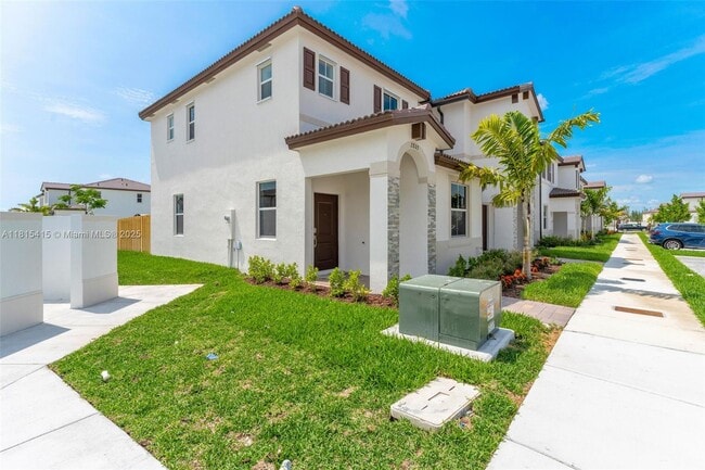 Building Photo - $2400 2803 SE 26 Ave # 2803