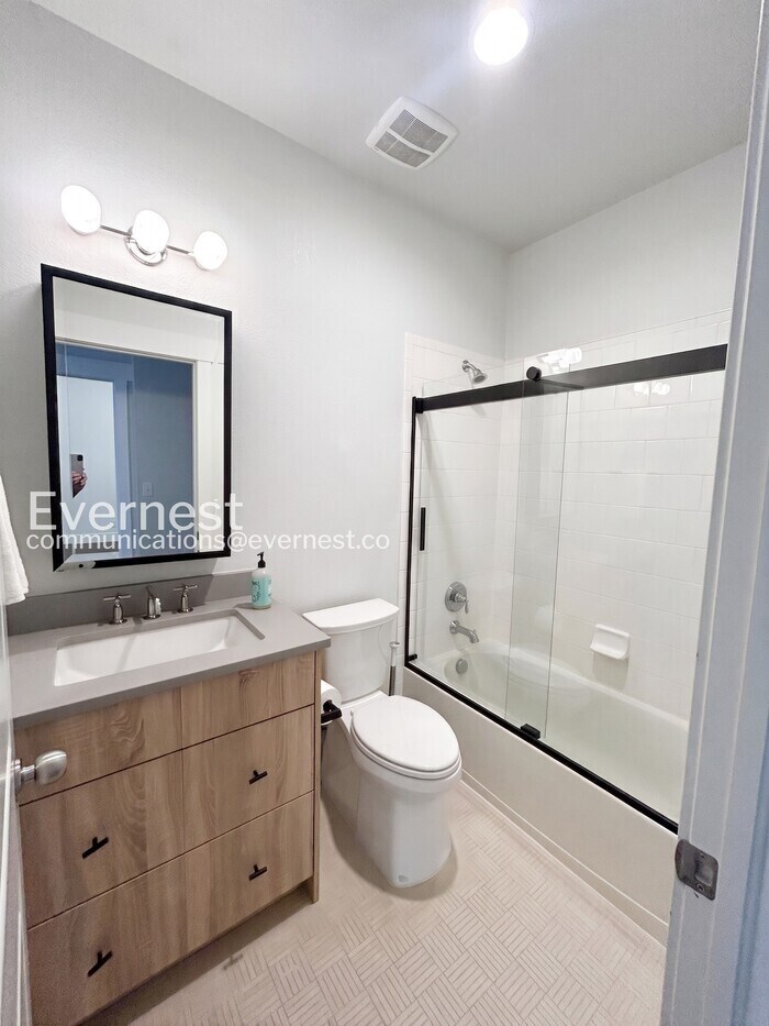Building Photo - 841 Uinta Way