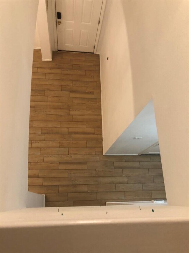 Building Photo - 713 Camino Alto Dr