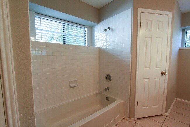 Building Photo - Updated 4 Bedroom • 2.5 Bath • West Round Rock • Downstairs Primary Suite • Two Living Areas • La...