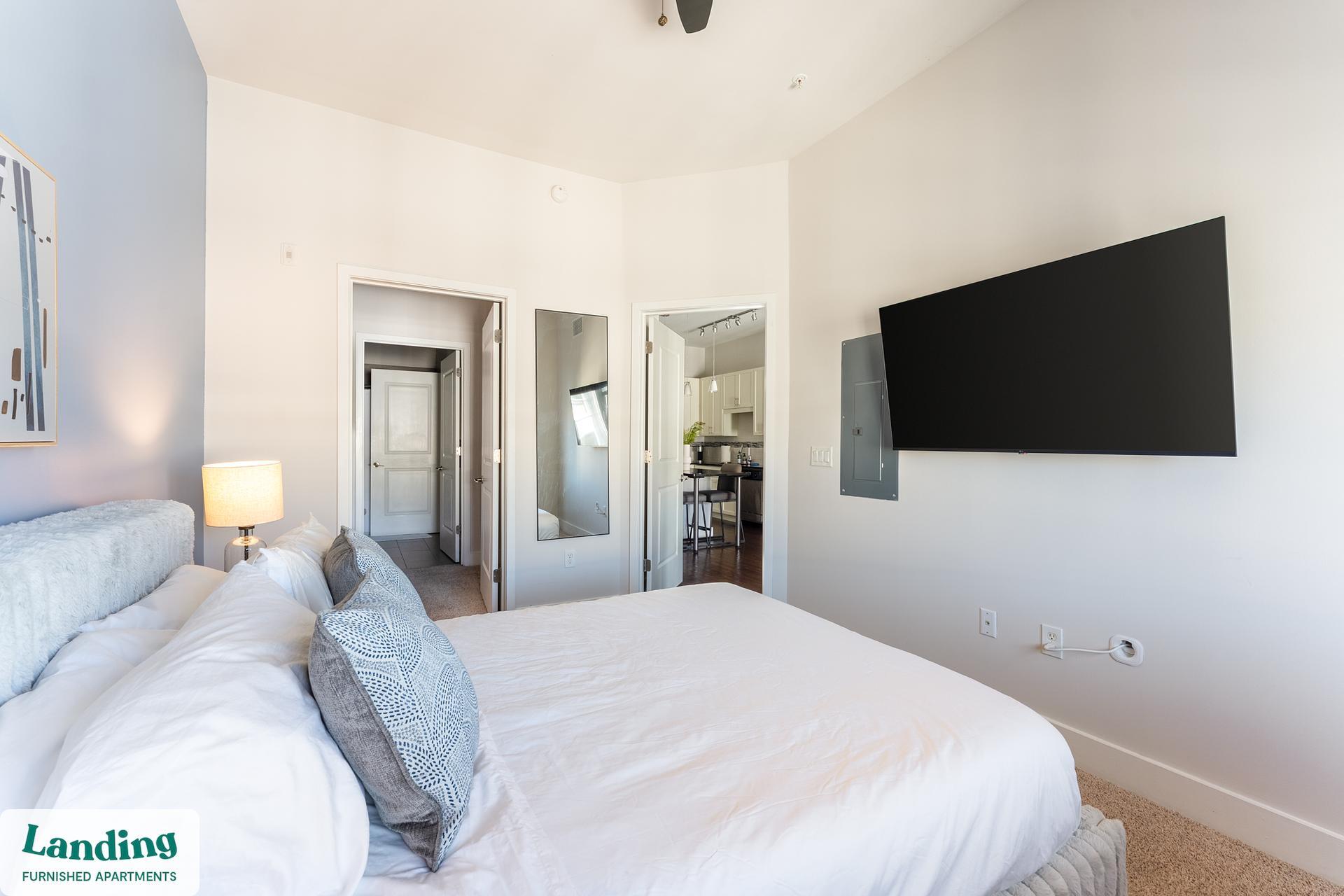 Building Photo - 480 N Orange Ave