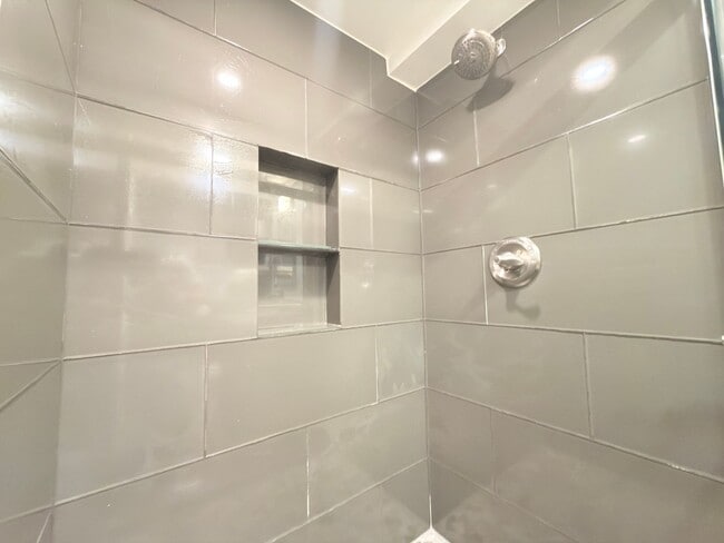 Building Photo - Vista Pl &amp; Marie Ave