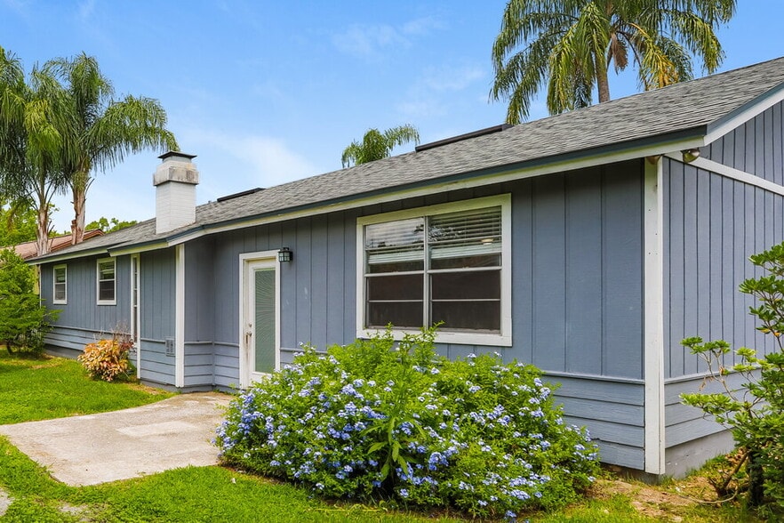 Building Photo - 3342 Laurel Grove N