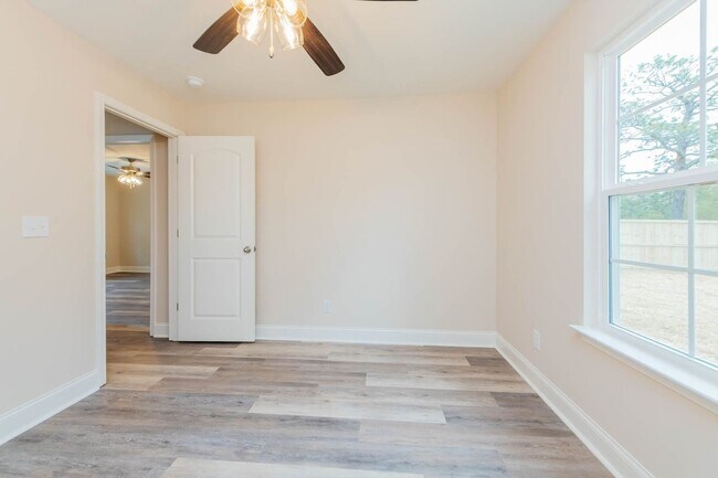 Building Photo - 122 Tabor Dr