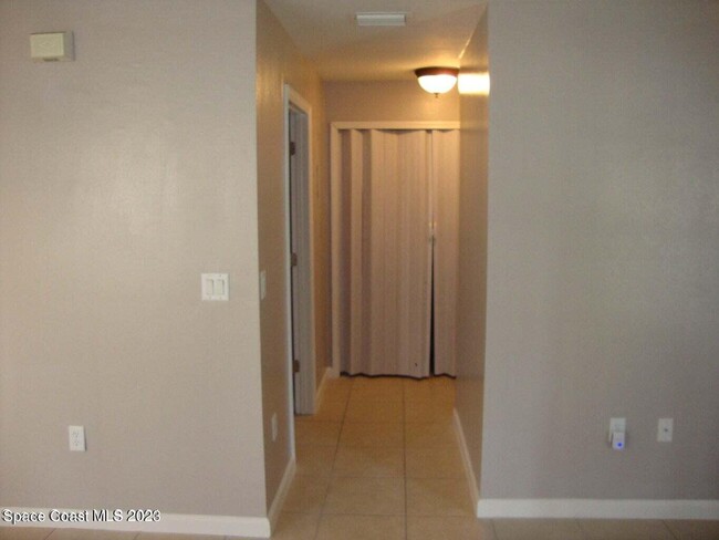Building Photo - 655 Margie Dr