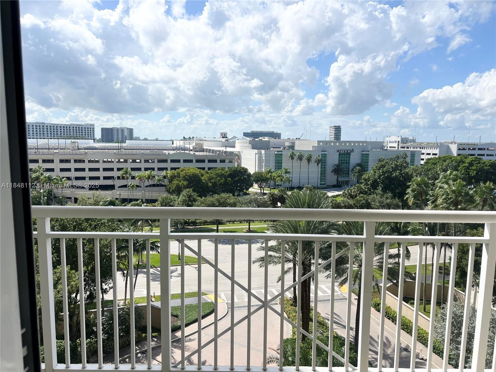 Building Photo - 19501 W Country Club Dr